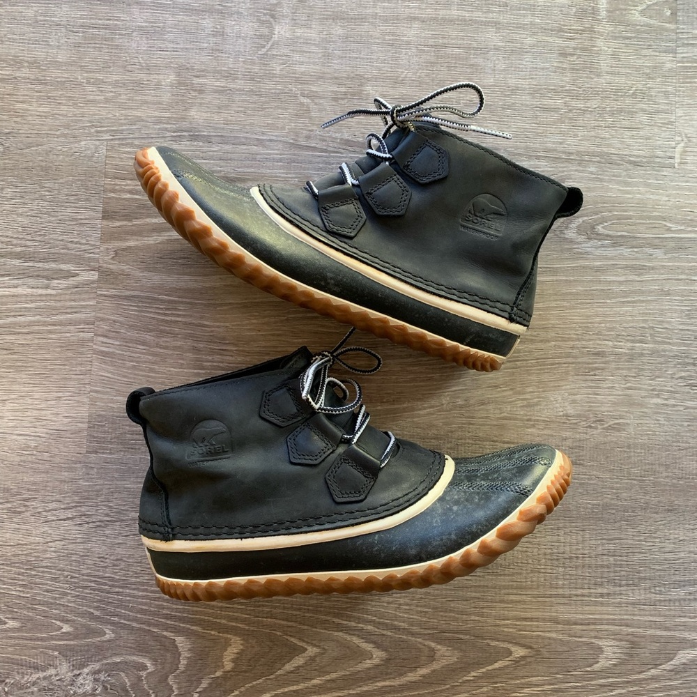 Sorel Out N About Boots size 9 fits like 8